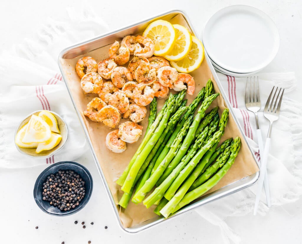  Crevettes au poivre et au citron et asperges 